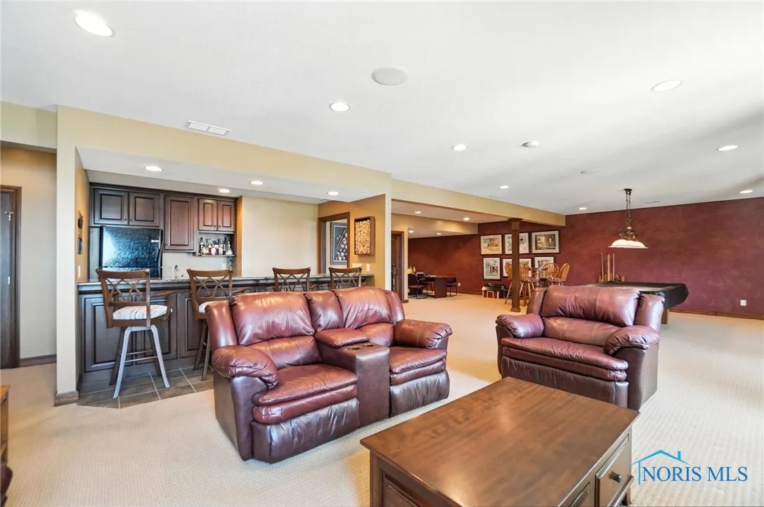 6535 Silver Lake Drive, Findlay, Ohio 45840, 4 Bedrooms Bedrooms, 10 Rooms Rooms,5 BathroomsBathrooms,Residential,For Sale,Silver Lake,6126951