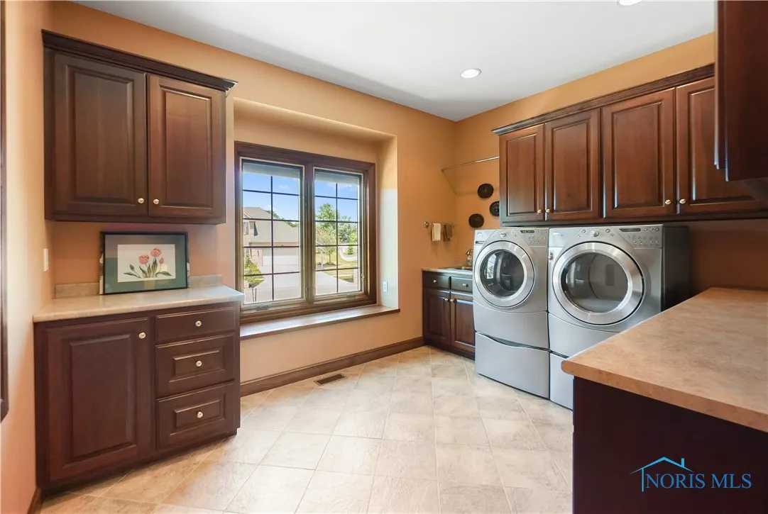 6535 Silver Lake Drive, Findlay, Ohio 45840, 4 Bedrooms Bedrooms, 10 Rooms Rooms,5 BathroomsBathrooms,Residential,For Sale,Silver Lake,6126951