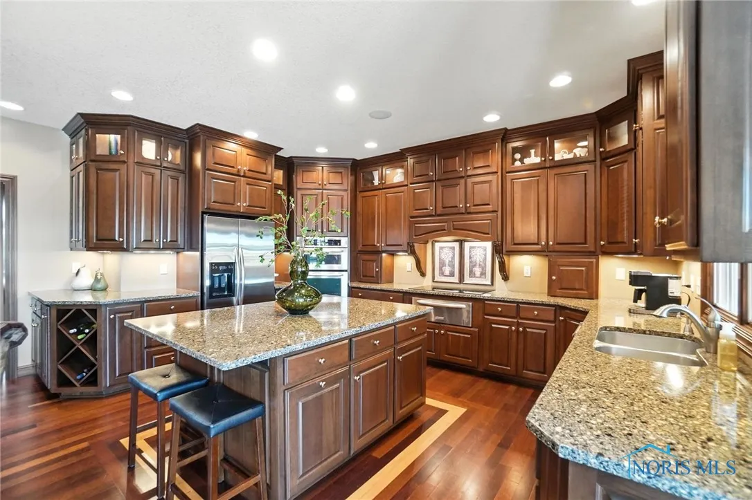 6535 Silver Lake Drive, Findlay, Ohio 45840, 4 Bedrooms Bedrooms, 10 Rooms Rooms,5 BathroomsBathrooms,Residential,For Sale,Silver Lake,6126951