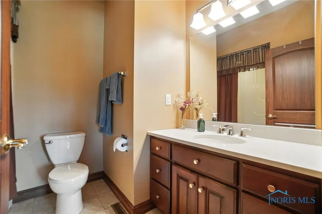 6535 Silver Lake Drive, Findlay, Ohio 45840, 4 Bedrooms Bedrooms, 10 Rooms Rooms,5 BathroomsBathrooms,Residential,For Sale,Silver Lake,6126951