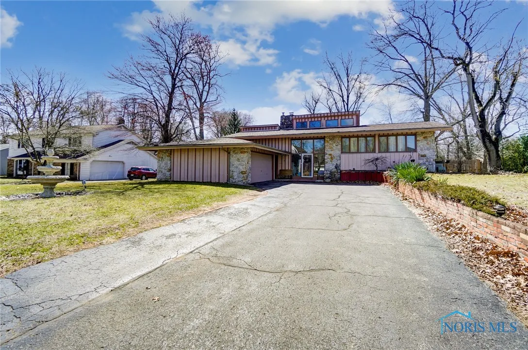 5021 Rudgate Boulevard, Toledo, Ohio 43623, 4 Bedrooms Bedrooms, 9 Rooms Rooms,4 BathroomsBathrooms,Residential,For Sale,Rudgate,6127701