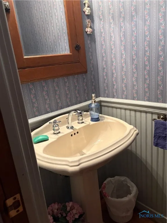 421 Farnsworth Road, Waterville, Ohio 43566, 5 Bedrooms Bedrooms, 9 Rooms Rooms,2 BathroomsBathrooms,Residential,For Sale,Farnsworth,6127702