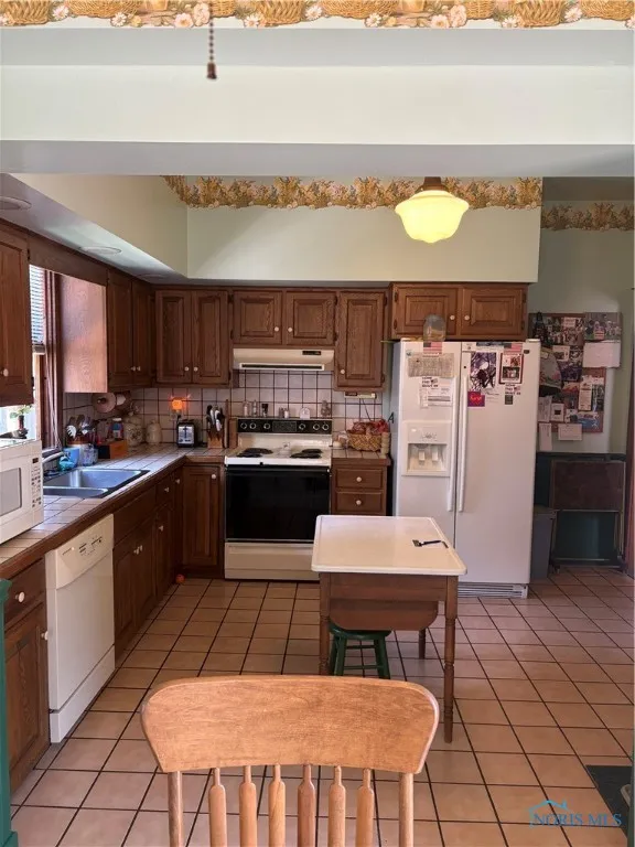 421 Farnsworth Road, Waterville, Ohio 43566, 5 Bedrooms Bedrooms, 9 Rooms Rooms,2 BathroomsBathrooms,Residential,For Sale,Farnsworth,6127702