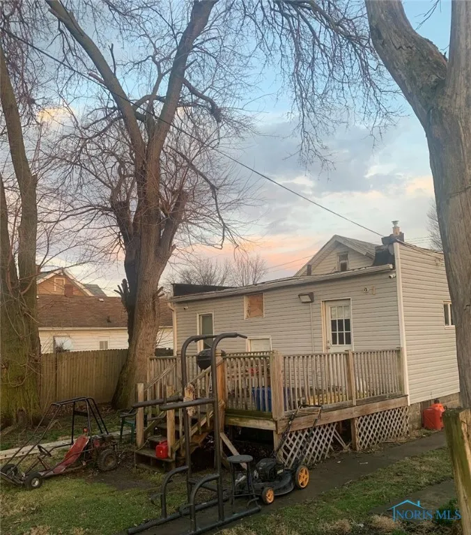 1636 Woodland Avenue, Toledo, Ohio 43607, 2 Bedrooms Bedrooms, 5 Rooms Rooms,1 BathroomBathrooms,Residential,For Sale,Woodland,6127946