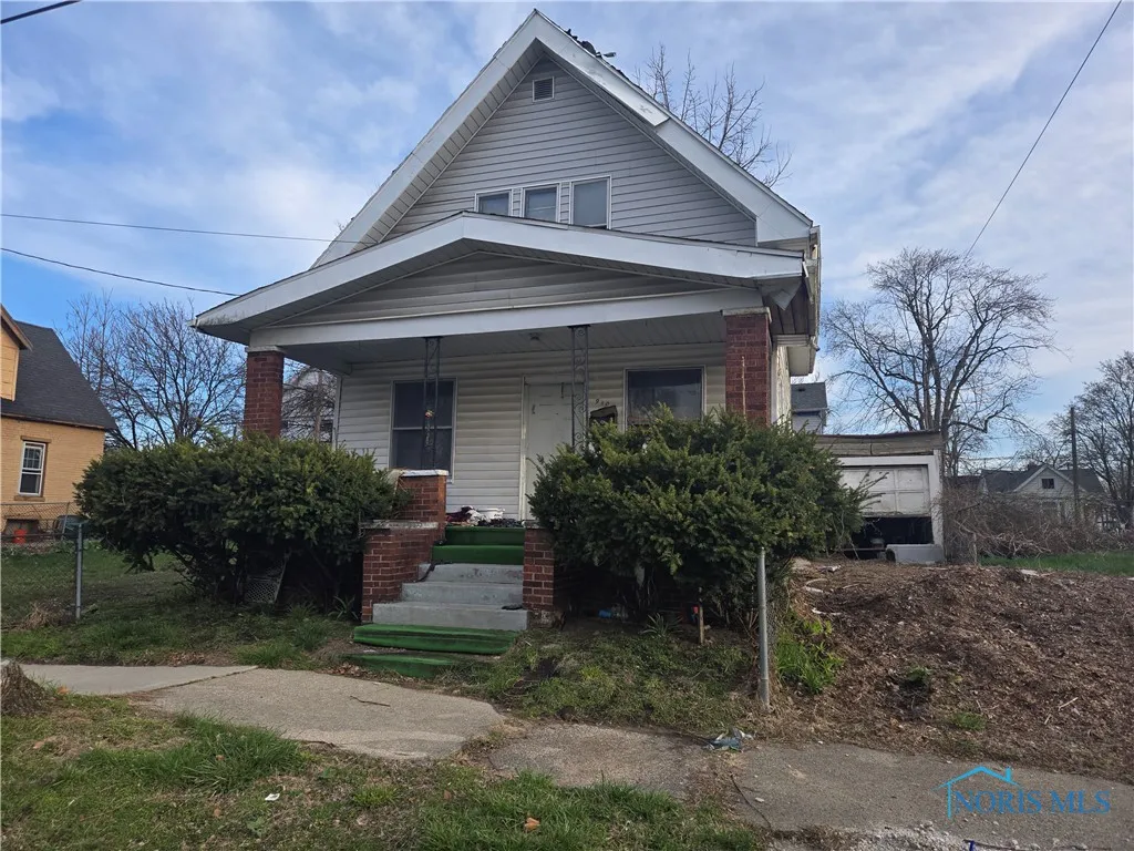910 Blum Street, Toledo, Ohio 43607, 2 Bedrooms Bedrooms, 5 Rooms Rooms,1 BathroomBathrooms,Residential,For Sale,Blum,6128109