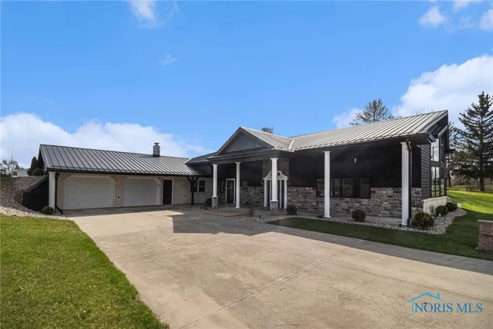 13962 Fountain Street, Sherwood, Ohio 43556, 4 Bedrooms Bedrooms, 9 Rooms Rooms,3 BathroomsBathrooms,Residential,For Sale,Fountain,6128121