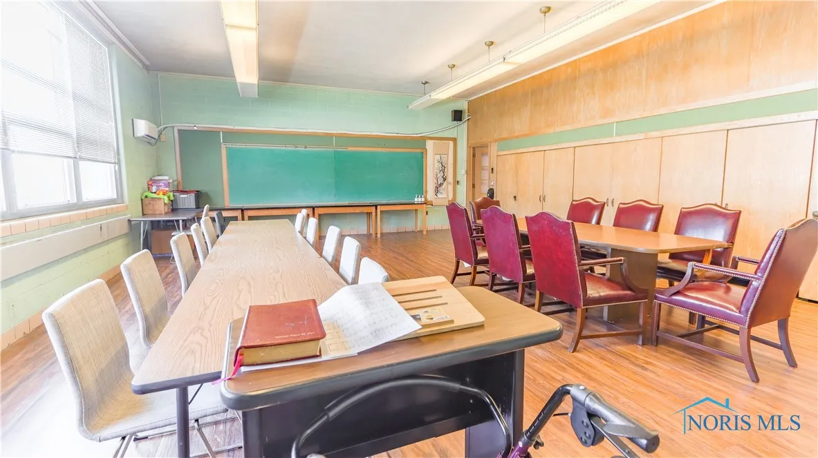 200 E Union Street, Walbridge, Ohio 43465, ,Commercial Sale,For Sale,Union,6128611
