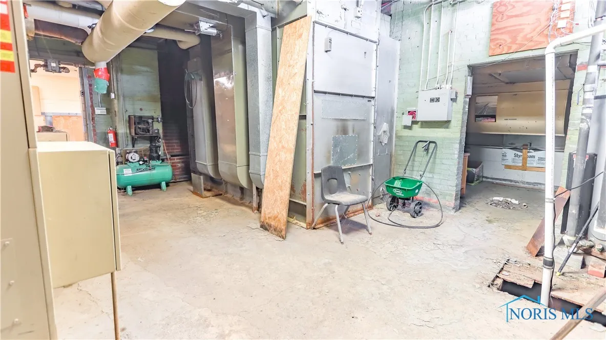 200 E Union Street, Walbridge, Ohio 43465, ,Commercial Sale,For Sale,Union,6128611
