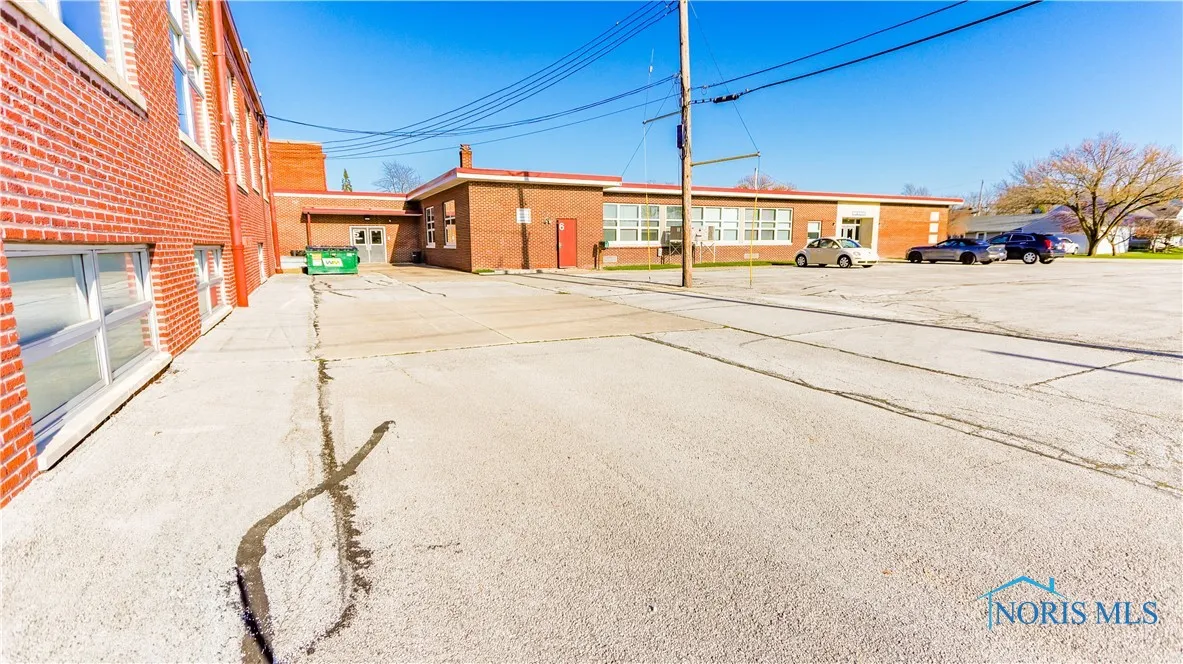 200 E Union Street, Walbridge, Ohio 43465, ,Commercial Sale,For Sale,Union,6128611
