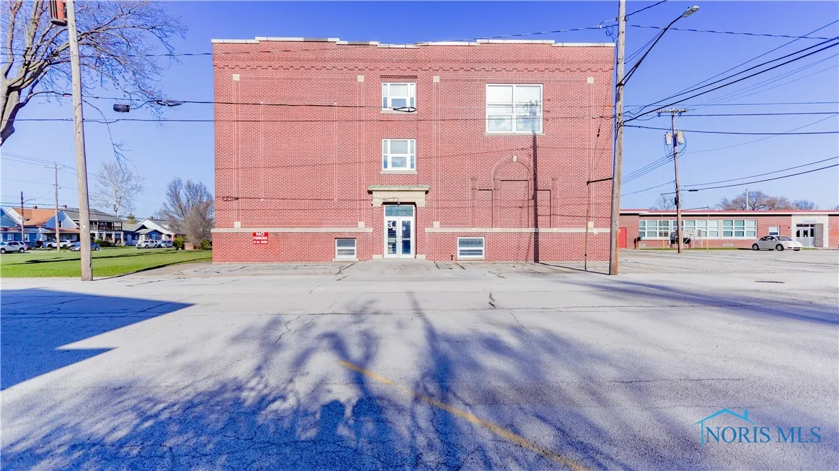 200 E Union Street, Walbridge, Ohio 43465, ,Commercial Sale,For Sale,Union,6128611