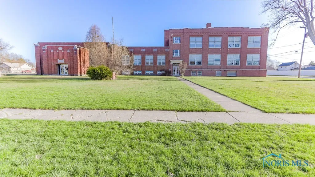 200 E Union Street, Walbridge, Ohio 43465, ,Commercial Sale,For Sale,Union,6128611
