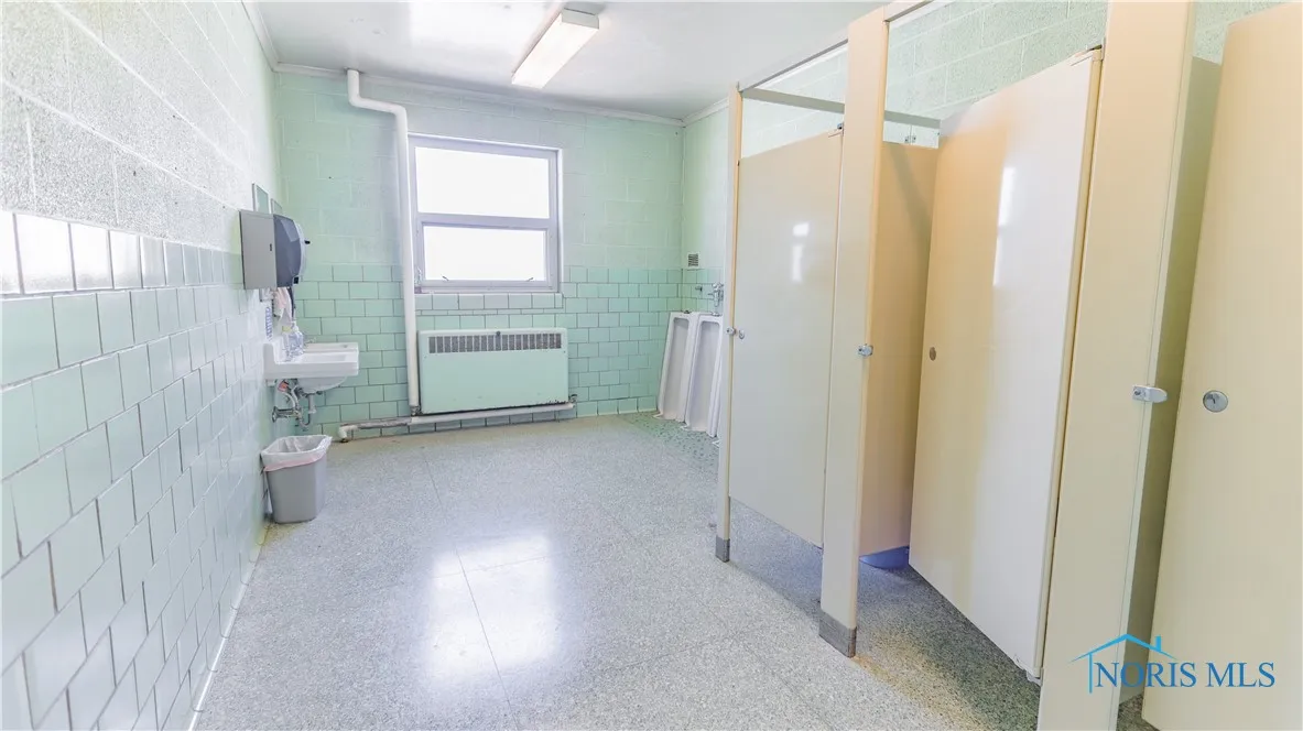 200 E Union Street, Walbridge, Ohio 43465, ,Commercial Sale,For Sale,Union,6128611