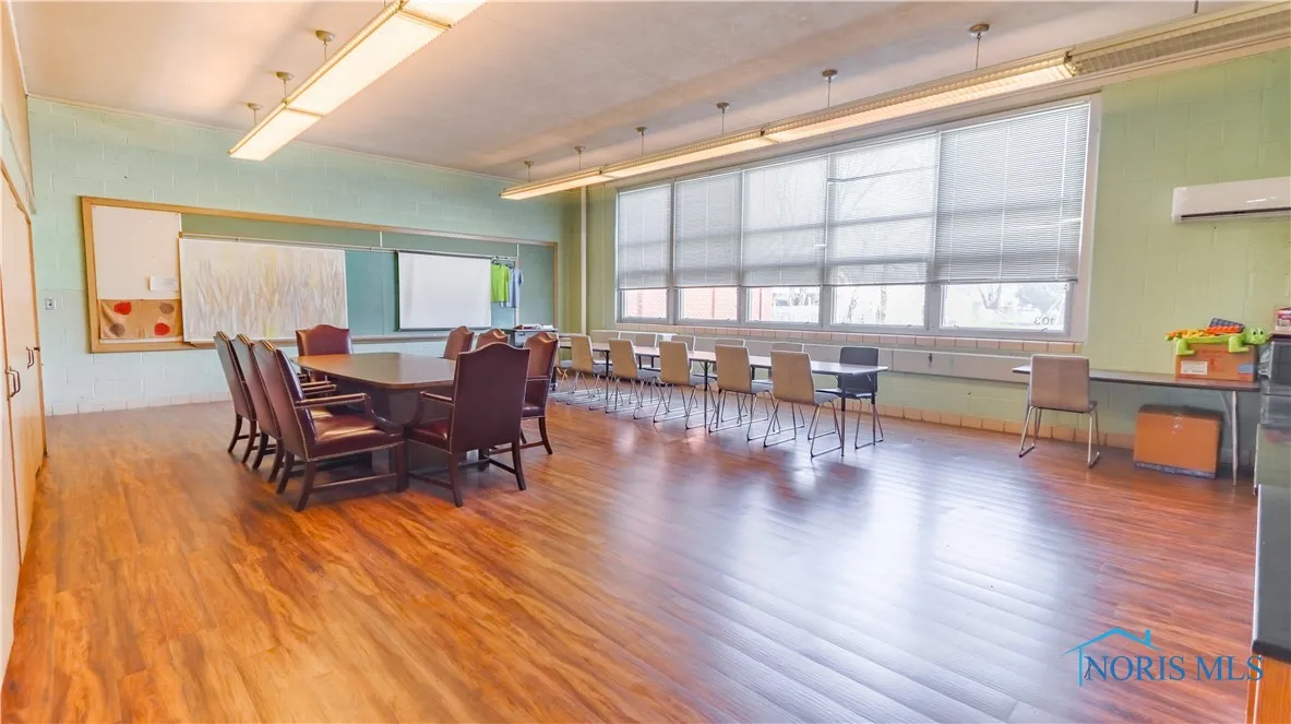 200 E Union Street, Walbridge, Ohio 43465, ,Commercial Sale,For Sale,Union,6128611