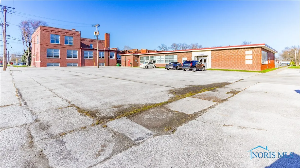 200 E Union Street, Walbridge, Ohio 43465, ,Commercial Sale,For Sale,Union,6128611