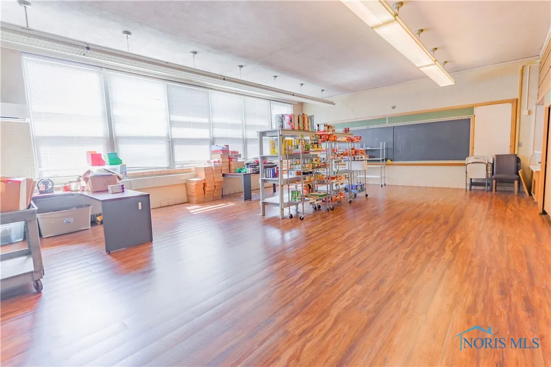 200 E Union Street, Walbridge, Ohio 43465, ,Commercial Sale,For Sale,Union,6128611