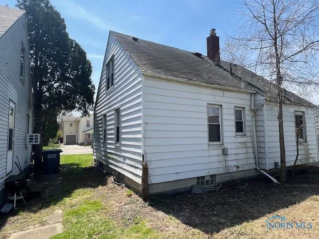 1541 Booth Avenue, Toledo, Ohio 43608, 3 Bedrooms Bedrooms, 5 Rooms Rooms,1 BathroomBathrooms,Residential,For Sale,Booth,6128817