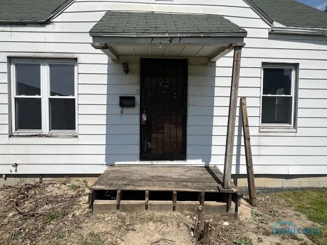 1541 Booth Avenue, Toledo, Ohio 43608, 3 Bedrooms Bedrooms, 5 Rooms Rooms,1 BathroomBathrooms,Residential,For Sale,Booth,6128817