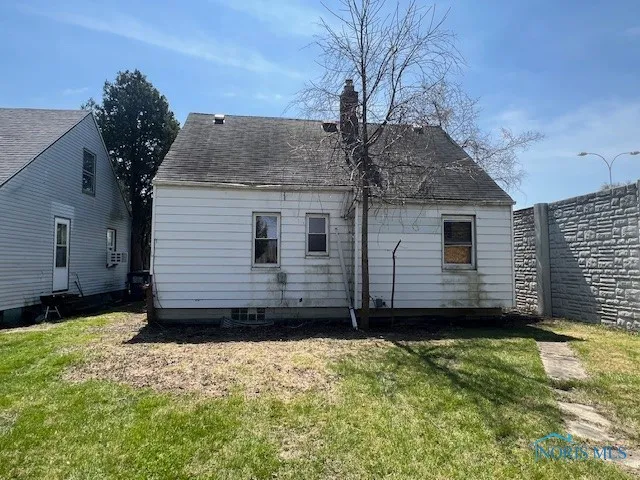 1541 Booth Avenue, Toledo, Ohio 43608, 3 Bedrooms Bedrooms, 5 Rooms Rooms,1 BathroomBathrooms,Residential,For Sale,Booth,6128817