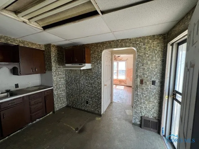 1541 Booth Avenue, Toledo, Ohio 43608, 3 Bedrooms Bedrooms, 5 Rooms Rooms,1 BathroomBathrooms,Residential,For Sale,Booth,6128817