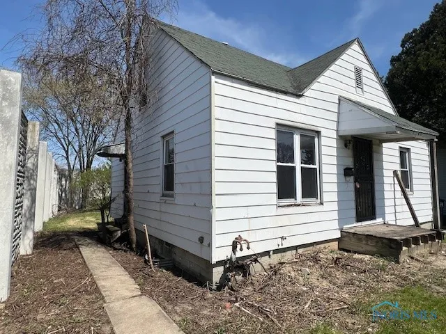 1541 Booth Avenue, Toledo, Ohio 43608, 3 Bedrooms Bedrooms, 5 Rooms Rooms,1 BathroomBathrooms,Residential,For Sale,Booth,6128817