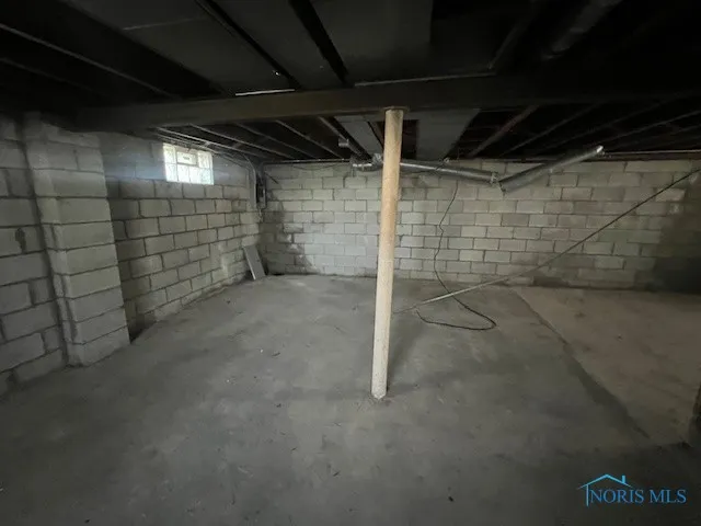 1541 Booth Avenue, Toledo, Ohio 43608, 3 Bedrooms Bedrooms, 5 Rooms Rooms,1 BathroomBathrooms,Residential,For Sale,Booth,6128817