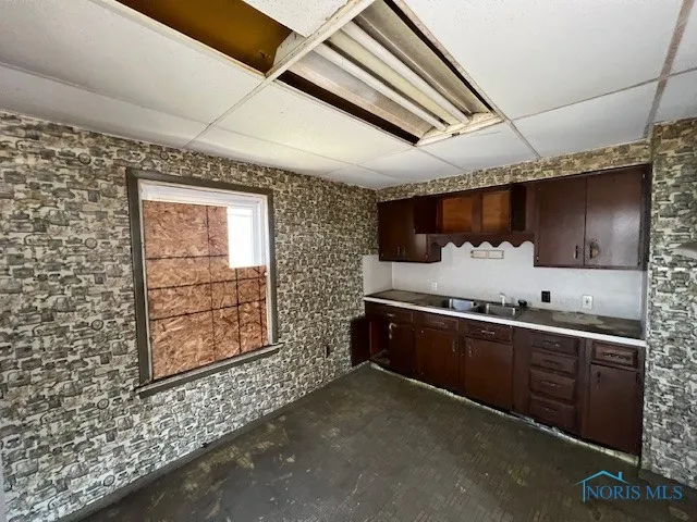 1541 Booth Avenue, Toledo, Ohio 43608, 3 Bedrooms Bedrooms, 5 Rooms Rooms,1 BathroomBathrooms,Residential,For Sale,Booth,6128817