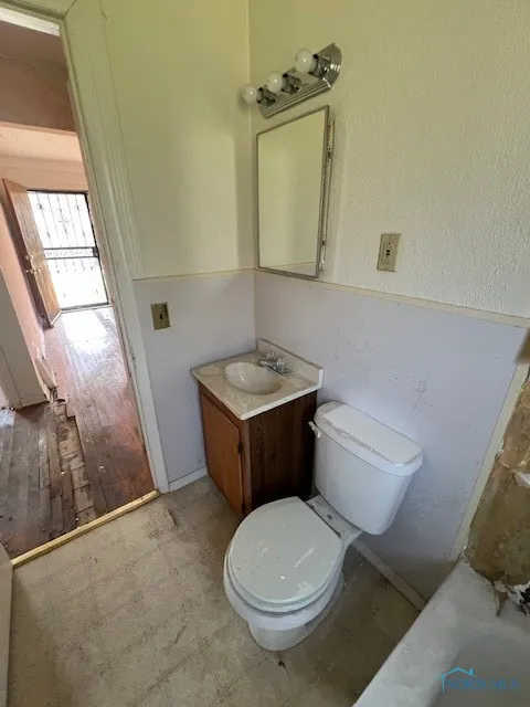 1541 Booth Avenue, Toledo, Ohio 43608, 3 Bedrooms Bedrooms, 5 Rooms Rooms,1 BathroomBathrooms,Residential,For Sale,Booth,6128817