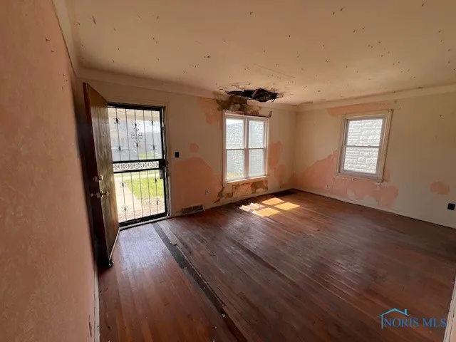 1541 Booth Avenue, Toledo, Ohio 43608, 3 Bedrooms Bedrooms, 5 Rooms Rooms,1 BathroomBathrooms,Residential,For Sale,Booth,6128817