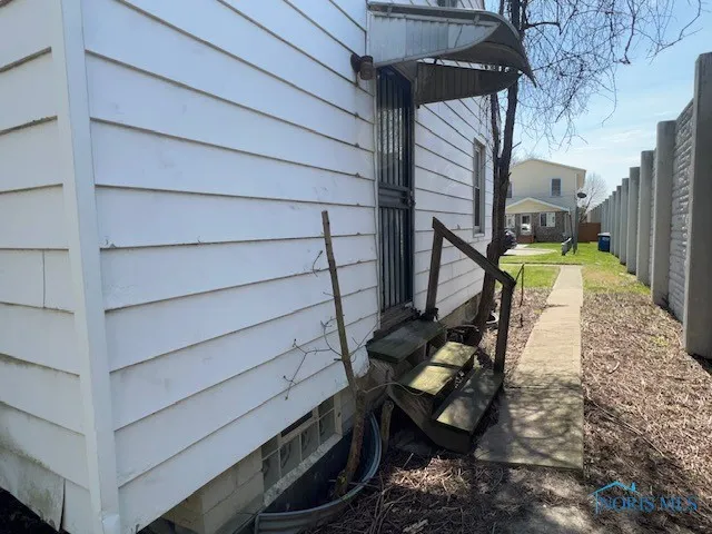 1541 Booth Avenue, Toledo, Ohio 43608, 3 Bedrooms Bedrooms, 5 Rooms Rooms,1 BathroomBathrooms,Residential,For Sale,Booth,6128817