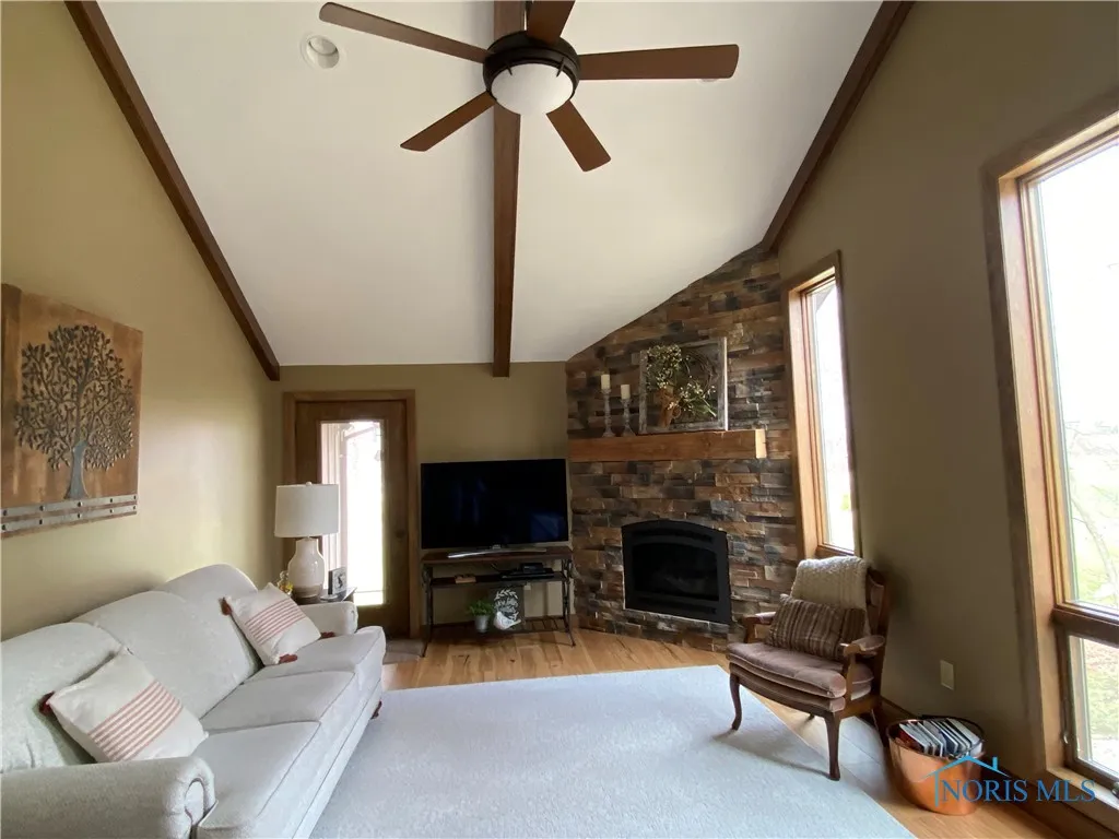 955 Greenbrier Road, Upper Sandusky, Ohio 43351, 4 Bedrooms Bedrooms, 8 Rooms Rooms,3 BathroomsBathrooms,Residential,For Sale,Greenbrier,6128828