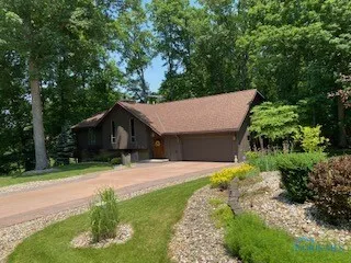955 Greenbrier Road, Upper Sandusky, Ohio 43351, 4 Bedrooms Bedrooms, 8 Rooms Rooms,3 BathroomsBathrooms,Residential,For Sale,Greenbrier,6128828