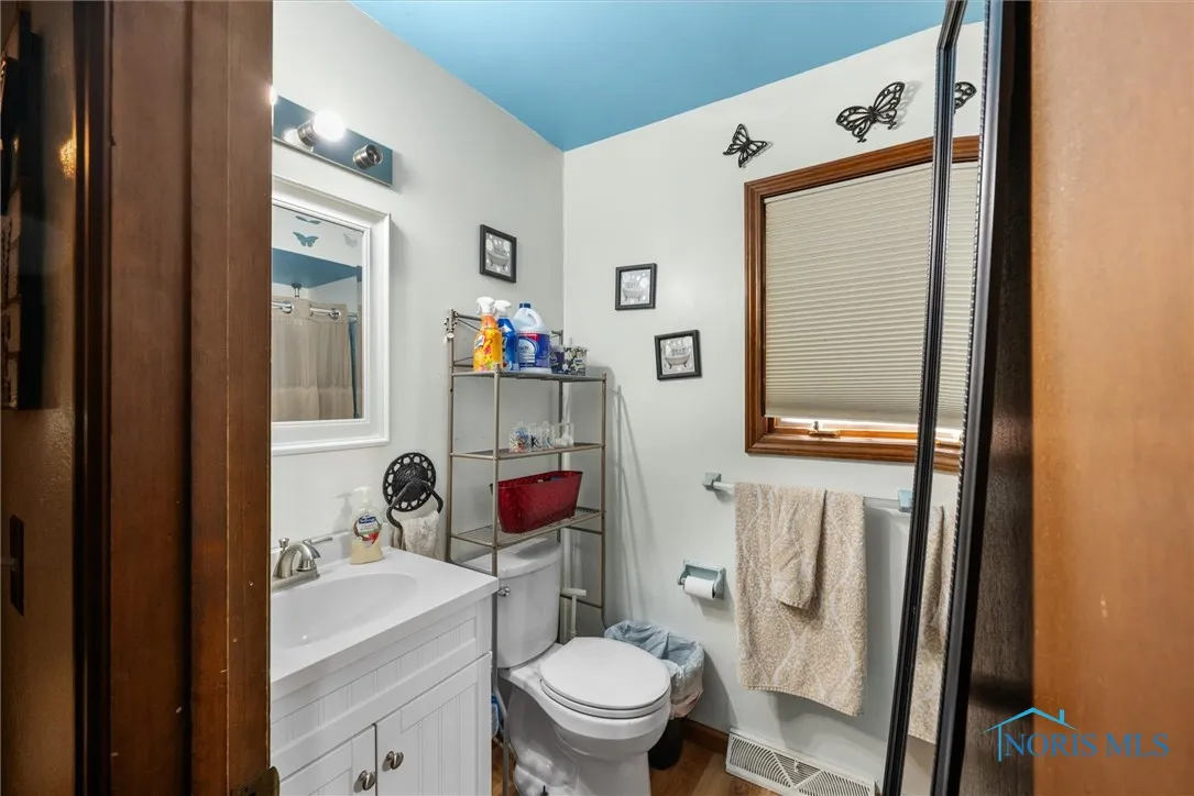 1705 Archwood Lane, Toledo, Ohio 43614, 4 Bedrooms Bedrooms, 7 Rooms Rooms,3 BathroomsBathrooms,Residential,For Sale,Archwood,6128839