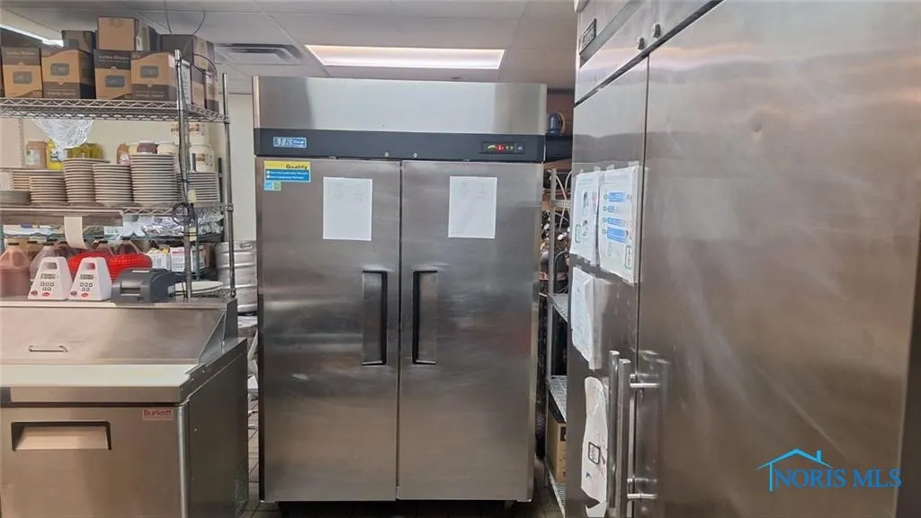 2602 W Sylvania Avenue, Toledo, Ohio 43613, ,Commercial Sale,For Sale,Sylvania,6128893