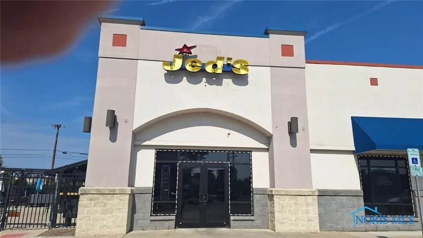 2602 W Sylvania Avenue, Toledo, Ohio 43613, ,Commercial Sale,For Sale,Sylvania,6128893