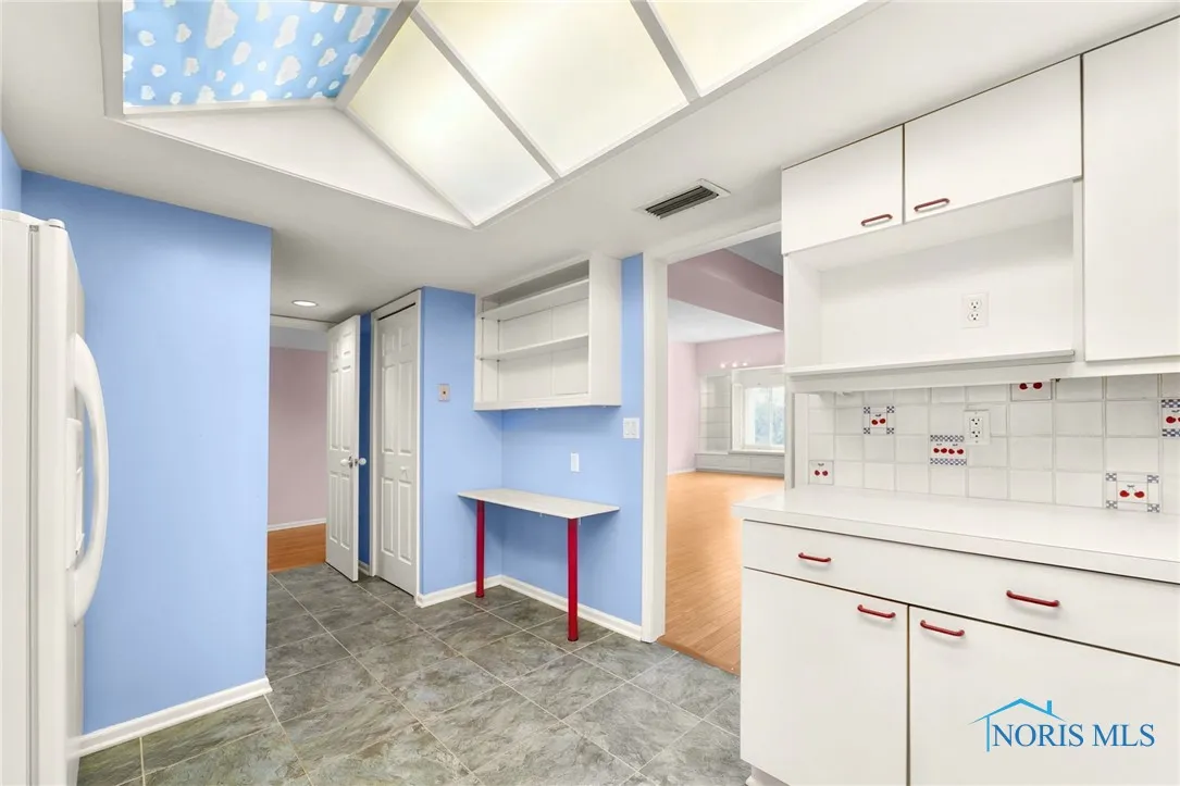 4343 W Bancroft Street 4g, Ottawa Hills, Ohio 43615, 2 Bedrooms Bedrooms, 7 Rooms Rooms,2 BathroomsBathrooms,Residential,For Sale,Bancroft,6128802