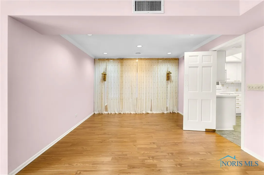 4343 W Bancroft Street 4g, Ottawa Hills, Ohio 43615, 2 Bedrooms Bedrooms, 7 Rooms Rooms,2 BathroomsBathrooms,Residential,For Sale,Bancroft,6128802