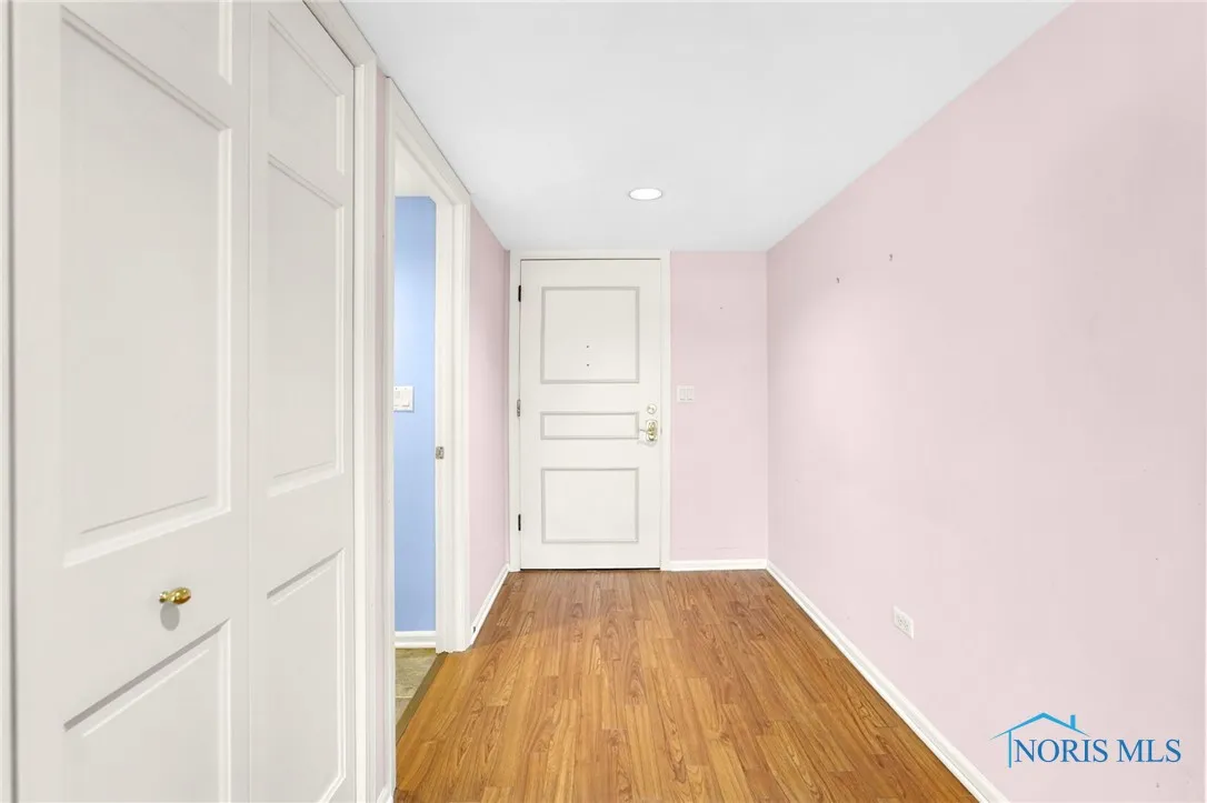 4343 W Bancroft Street 4g, Ottawa Hills, Ohio 43615, 2 Bedrooms Bedrooms, 7 Rooms Rooms,2 BathroomsBathrooms,Residential,For Sale,Bancroft,6128802
