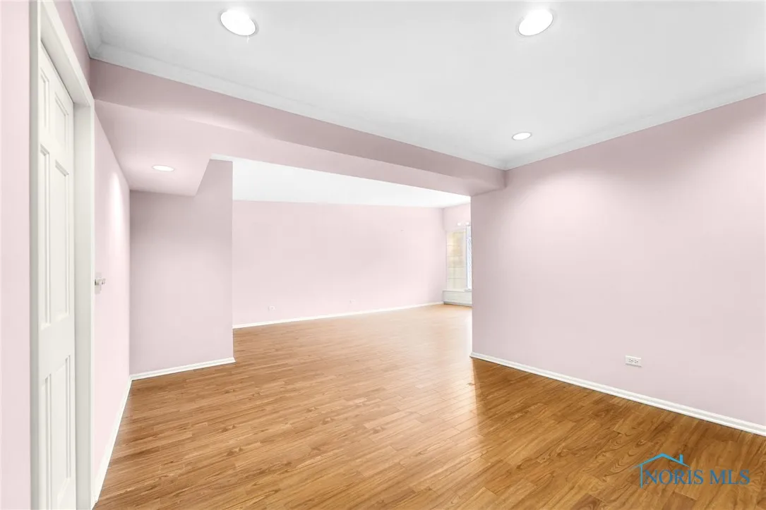 4343 W Bancroft Street 4g, Ottawa Hills, Ohio 43615, 2 Bedrooms Bedrooms, 7 Rooms Rooms,2 BathroomsBathrooms,Residential,For Sale,Bancroft,6128802