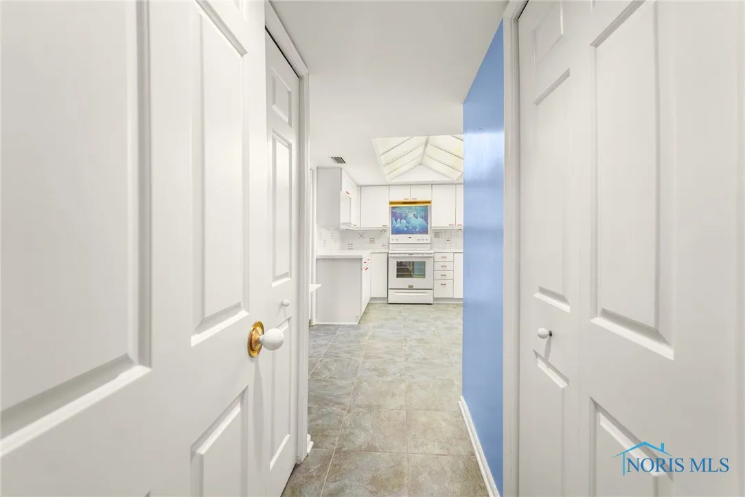 4343 W Bancroft Street 4g, Ottawa Hills, Ohio 43615, 2 Bedrooms Bedrooms, 7 Rooms Rooms,2 BathroomsBathrooms,Residential,For Sale,Bancroft,6128802