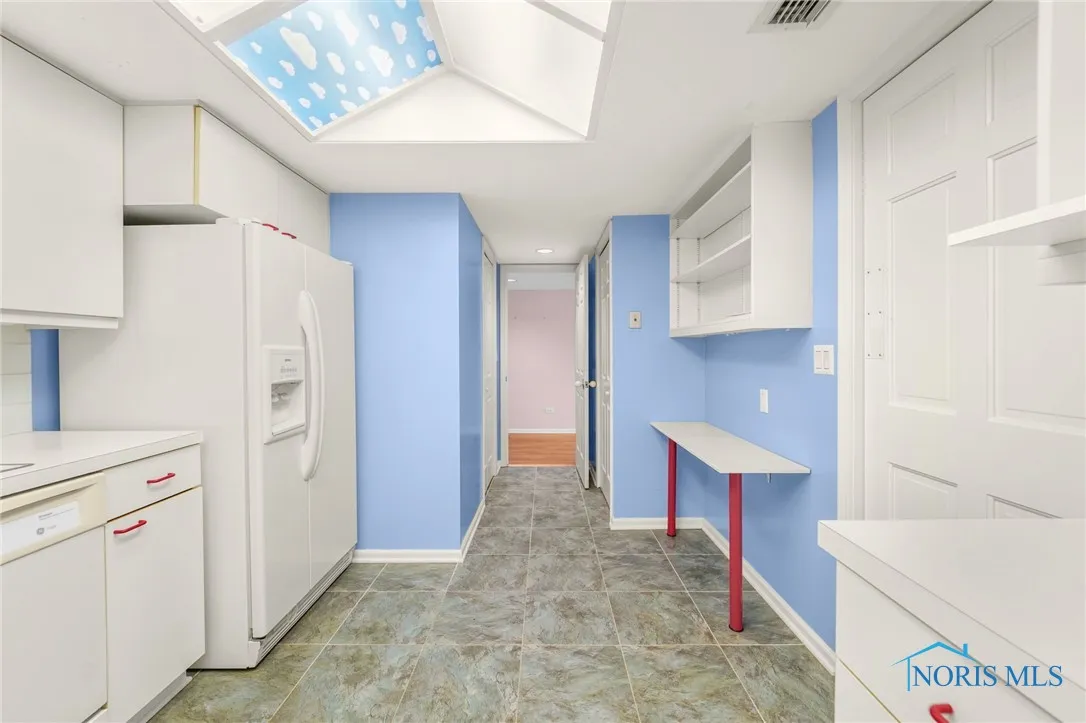 4343 W Bancroft Street 4g, Ottawa Hills, Ohio 43615, 2 Bedrooms Bedrooms, 7 Rooms Rooms,2 BathroomsBathrooms,Residential,For Sale,Bancroft,6128802