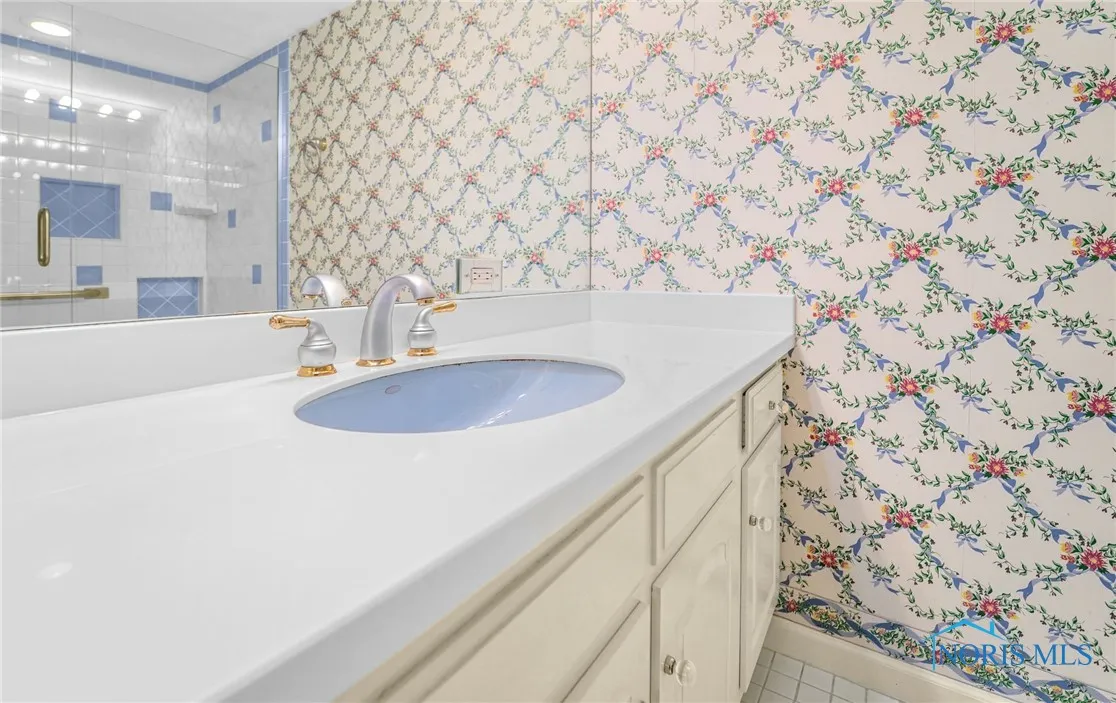 4343 W Bancroft Street 4g, Ottawa Hills, Ohio 43615, 2 Bedrooms Bedrooms, 7 Rooms Rooms,2 BathroomsBathrooms,Residential,For Sale,Bancroft,6128802