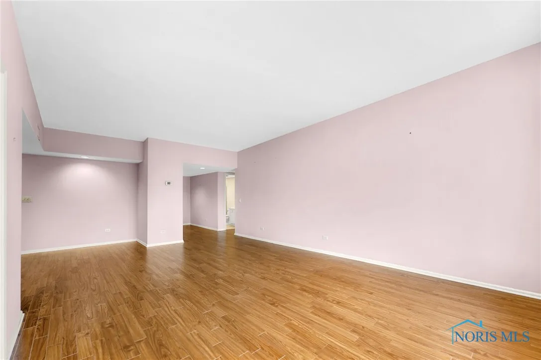 4343 W Bancroft Street 4g, Ottawa Hills, Ohio 43615, 2 Bedrooms Bedrooms, 7 Rooms Rooms,2 BathroomsBathrooms,Residential,For Sale,Bancroft,6128802