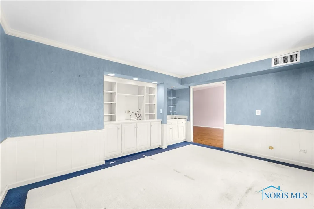 4343 W Bancroft Street 4g, Ottawa Hills, Ohio 43615, 2 Bedrooms Bedrooms, 7 Rooms Rooms,2 BathroomsBathrooms,Residential,For Sale,Bancroft,6128802
