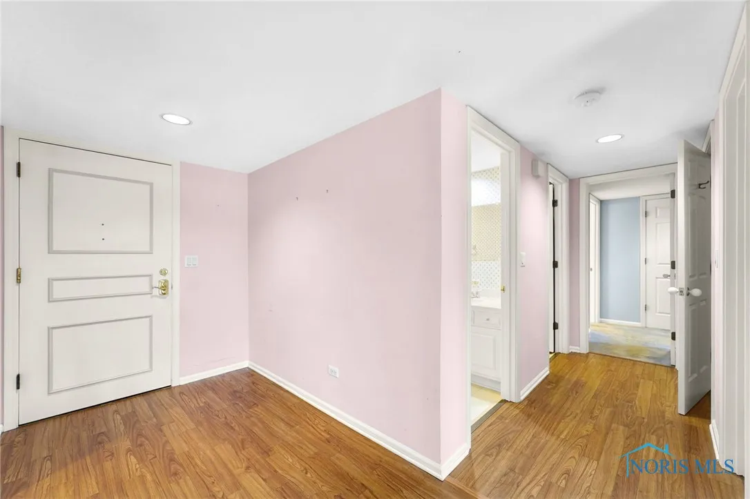 4343 W Bancroft Street 4g, Ottawa Hills, Ohio 43615, 2 Bedrooms Bedrooms, 7 Rooms Rooms,2 BathroomsBathrooms,Residential,For Sale,Bancroft,6128802