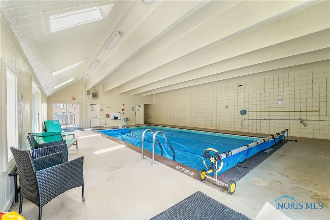 4343 W Bancroft Street 4g, Ottawa Hills, Ohio 43615, 2 Bedrooms Bedrooms, 7 Rooms Rooms,2 BathroomsBathrooms,Residential,For Sale,Bancroft,6128802