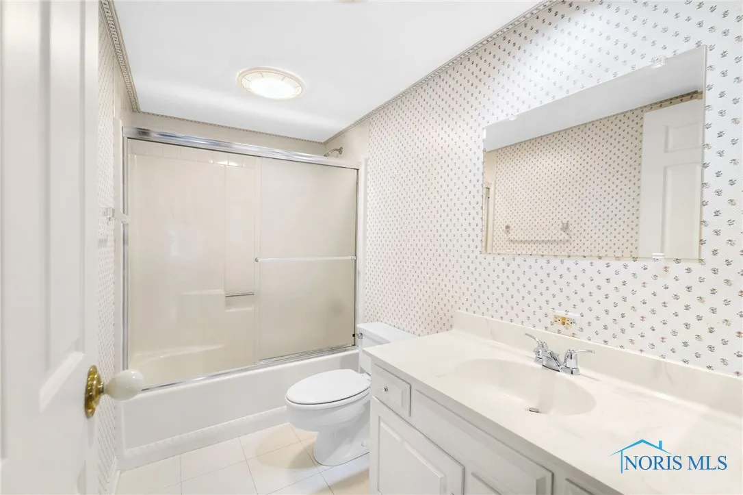 4343 W Bancroft Street 4g, Ottawa Hills, Ohio 43615, 2 Bedrooms Bedrooms, 7 Rooms Rooms,2 BathroomsBathrooms,Residential,For Sale,Bancroft,6128802