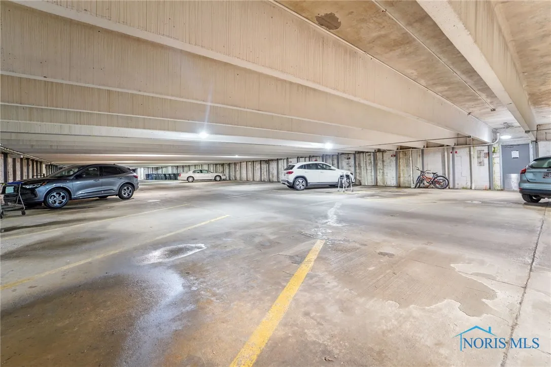 4343 W Bancroft Street 4g, Ottawa Hills, Ohio 43615, 2 Bedrooms Bedrooms, 7 Rooms Rooms,2 BathroomsBathrooms,Residential,For Sale,Bancroft,6128802