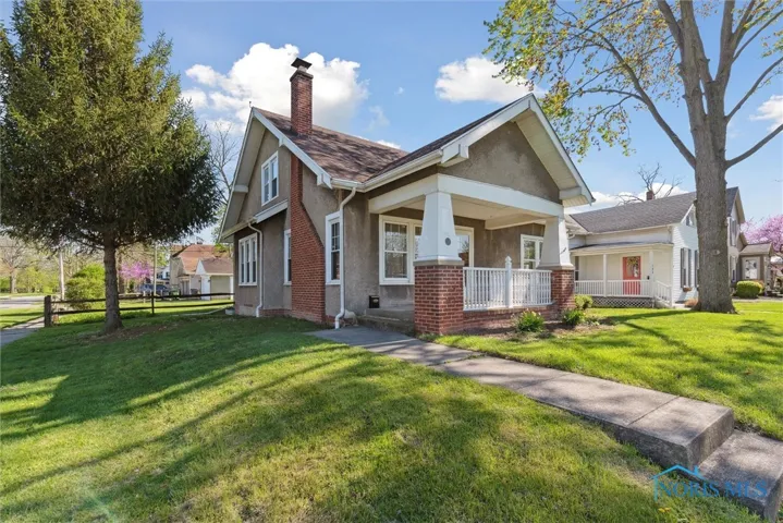 326 E Dudley Street, Maumee, Ohio 43537, 3 Bedrooms Bedrooms, 6 Rooms Rooms,2 BathroomsBathrooms,Residential,For Sale,Dudley,6129110