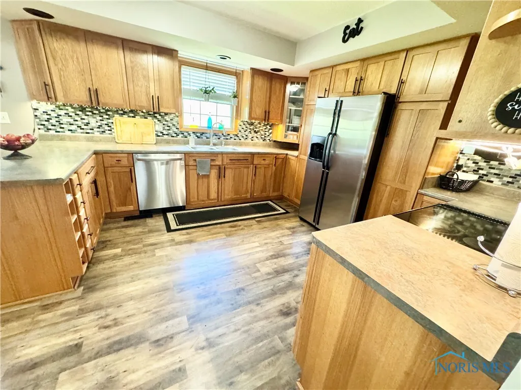 5130 Lake Shore Drive, Defiance, Ohio 43512, 4 Bedrooms Bedrooms, 11 Rooms Rooms,3 BathroomsBathrooms,Residential,For Sale,Lake Shore,6129175