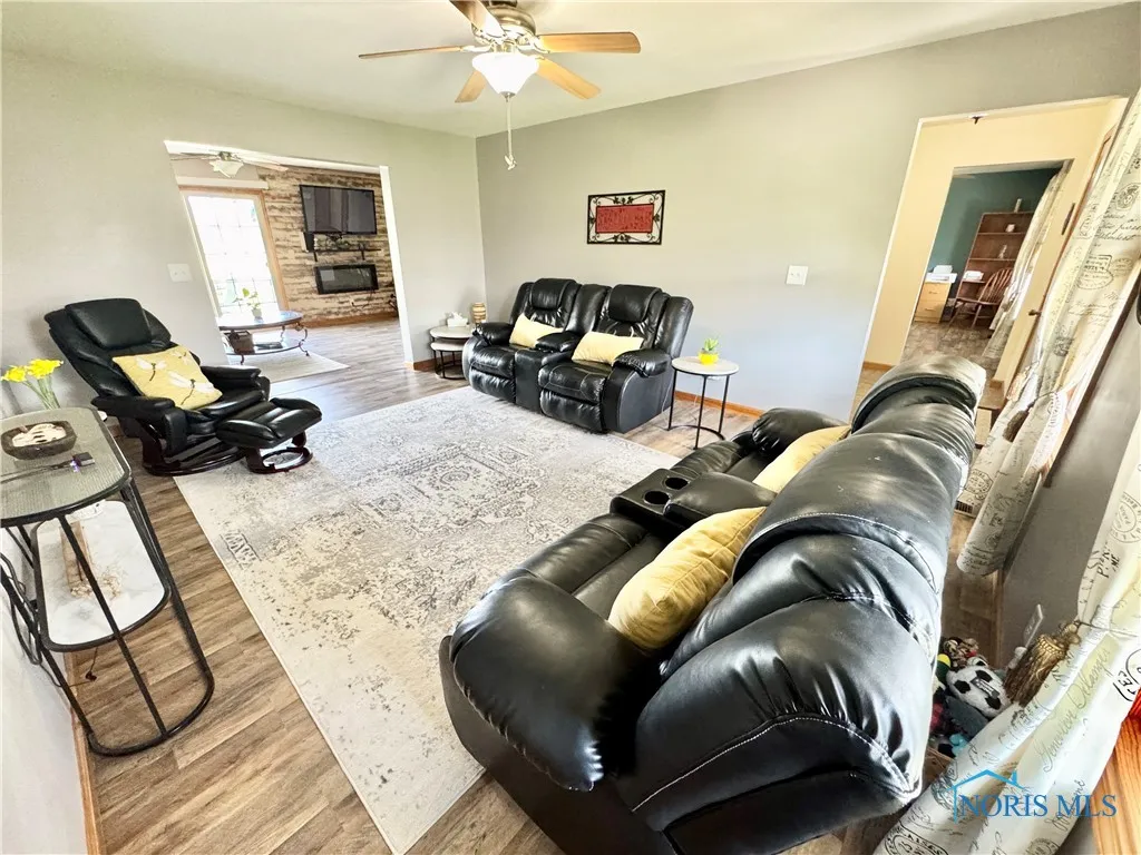 5130 Lake Shore Drive, Defiance, Ohio 43512, 4 Bedrooms Bedrooms, 11 Rooms Rooms,3 BathroomsBathrooms,Residential,For Sale,Lake Shore,6129175